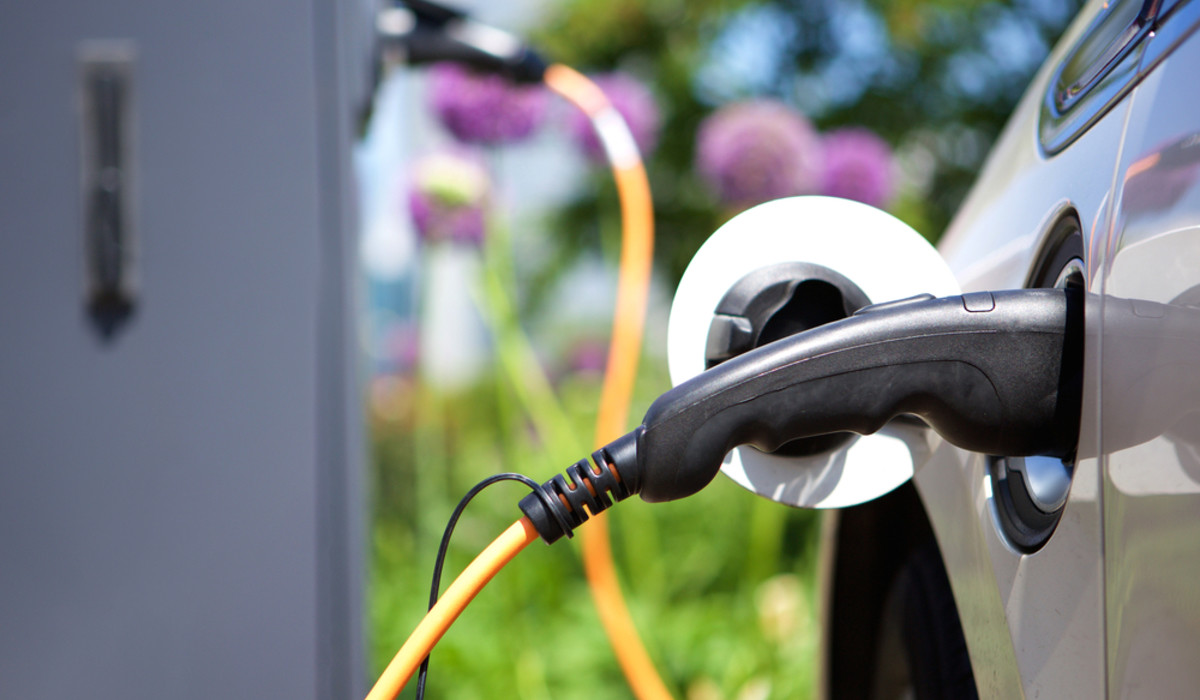 Cos'è la targa verde per auto elettriche?